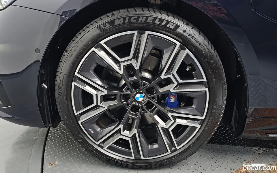 BMW 5 Series 530e xDrive M 2025 — thumbnail 5