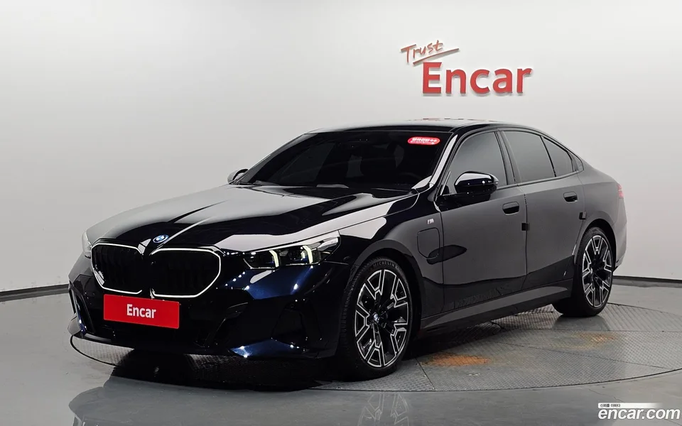 BMW 5 Series 530e xDrive M 2025 — photo 1, buy with delivery to Moscow
