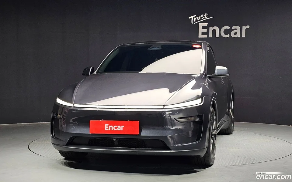 Tesla Model Y AWD 2025 — thumbnail 3