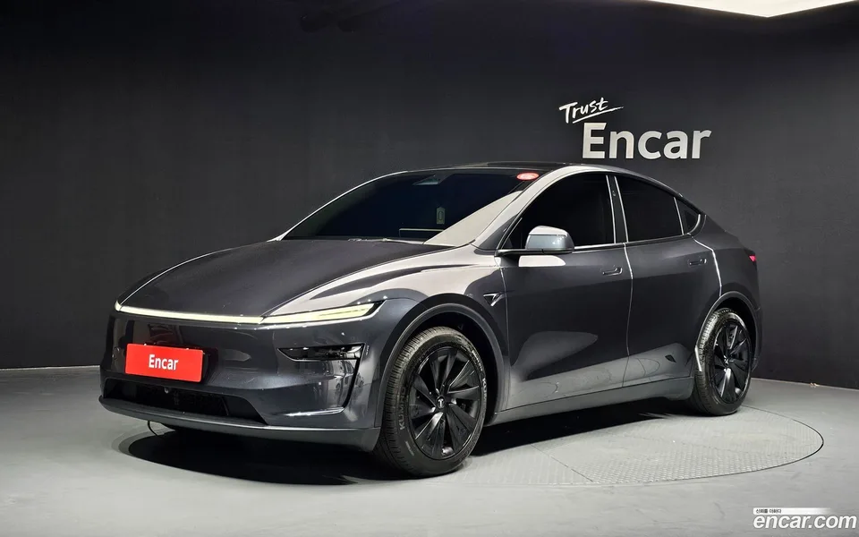 Tesla Model Y AWD 2025 — photo 1, buy with delivery to Moscow