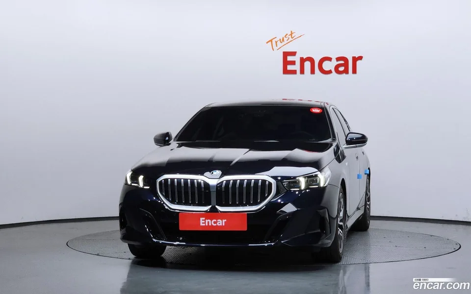 BMW 5 Series 520i M 2024 — thumbnail 3