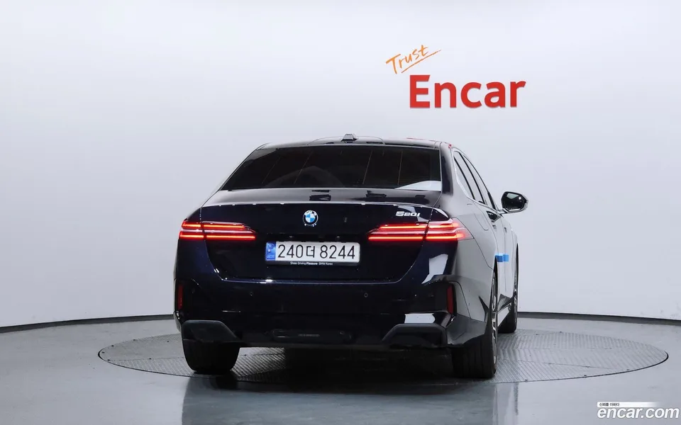 BMW 5 Series 520i M 2024 — thumbnail 4