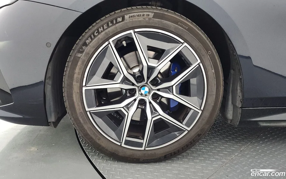 BMW 5 Series 520i M 2024 — thumbnail 5