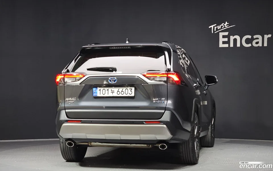 Toyota RAV4 2.5 4WD 2022 — thumbnail 4
