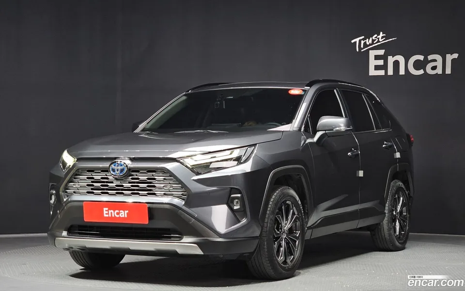 Toyota RAV4 2.5 4WD 2022 — photo 1, buy with delivery to Moscow