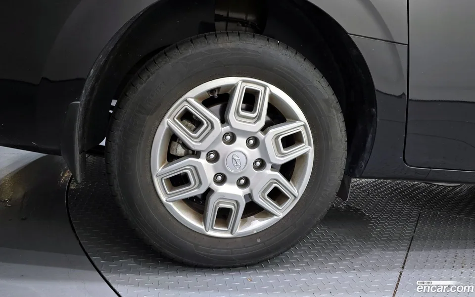 Hyundai Staria L3.5 5 2023 — thumbnail 2