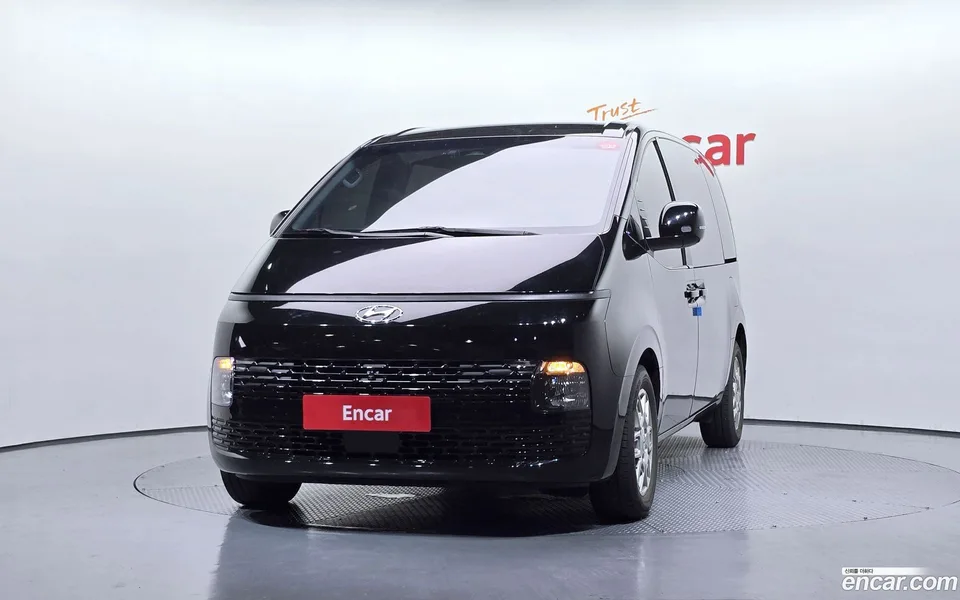 Hyundai Staria L3.5 5 2023 — thumbnail 3