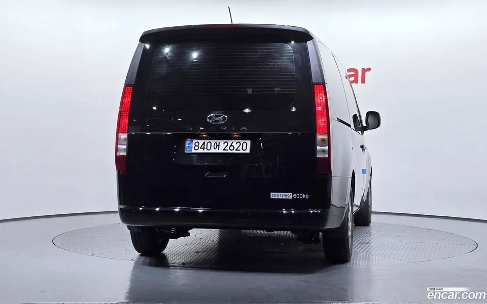 Hyundai Staria L3.5 5 2023 — thumbnail 4