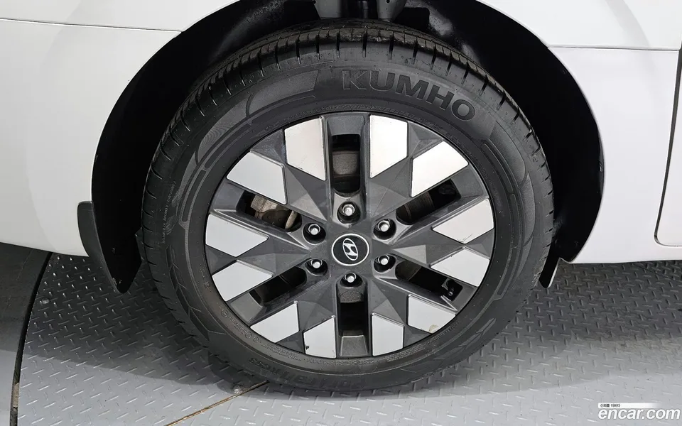 Hyundai Staria 4WD 9 2024 — миниатюра 2