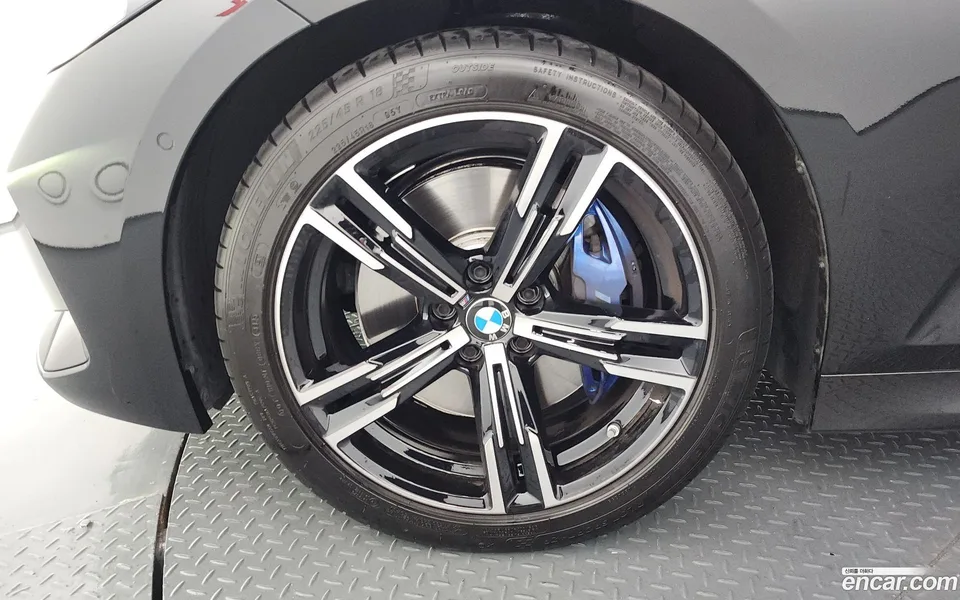 BMW 3 Series 320i M 2024 — thumbnail 2