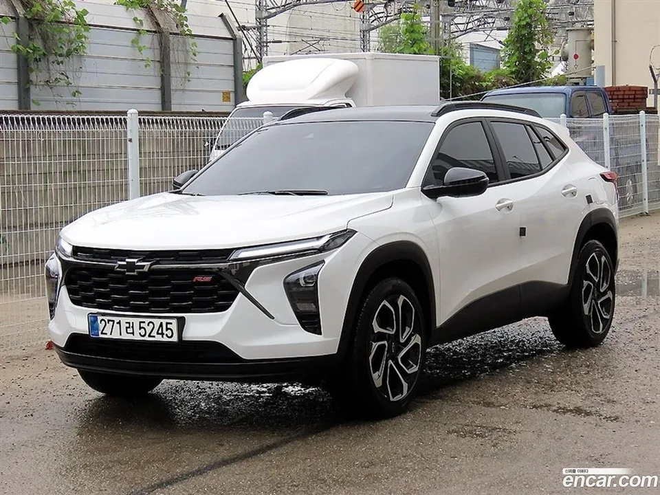 Chevrolet Trax Crossover 1.2 RS 2023 — photo 1, buy with delivery to Moscow