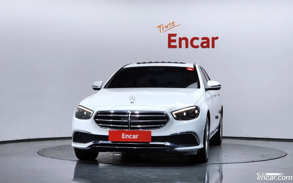 Mercedes-Benz E-Class E220d 4MATIC 2023 — thumbnail 3
