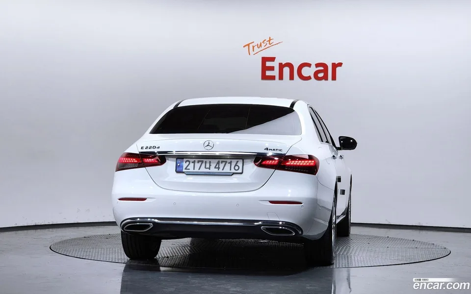 Mercedes-Benz E-Class E220d 4MATIC 2023 — thumbnail 4