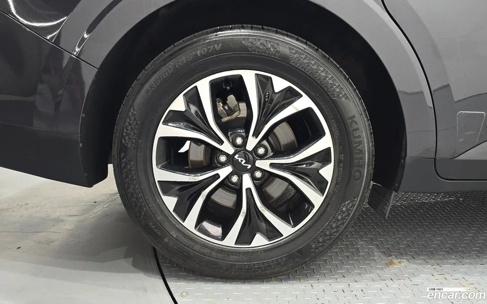 Kia Carnival 9 2023 — thumbnail 2