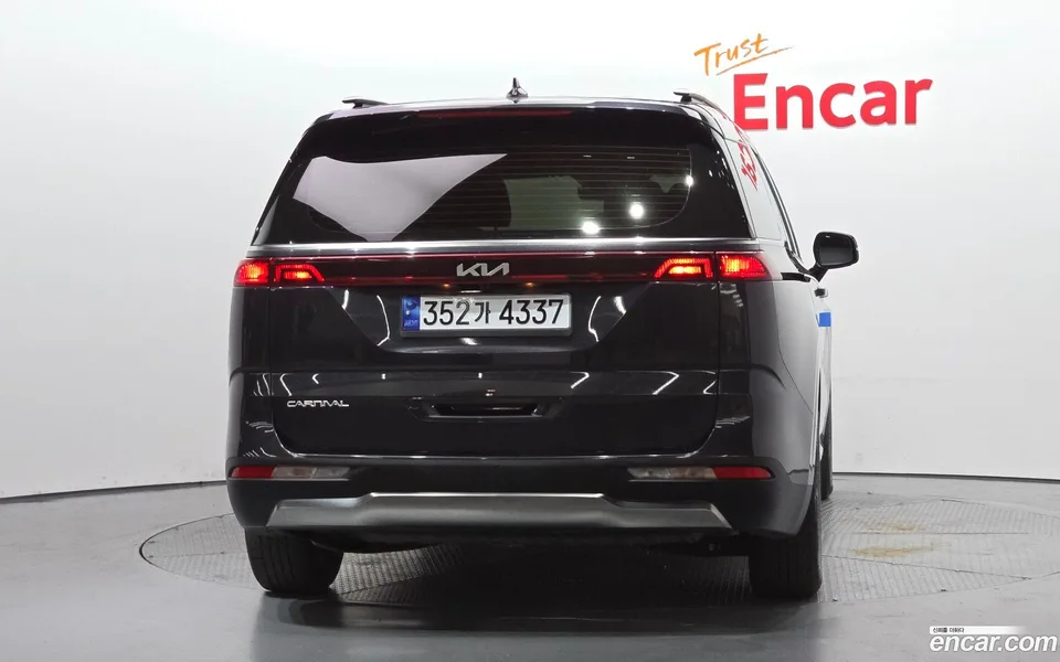 Kia Carnival 9 2023 — thumbnail 4