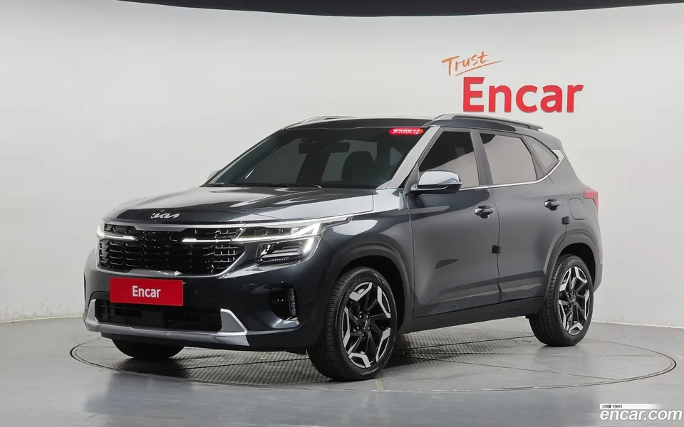 Kia Seltos 1.6 2WD 2023 — photo 1, buy with delivery to Moscow