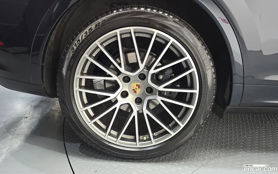Porsche Cayenne 3.0 2023 — thumbnail 2