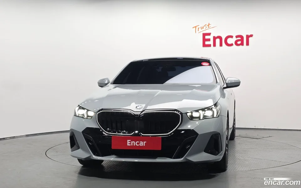BMW 5 Series 530i xDrive M 2025 — thumbnail 3