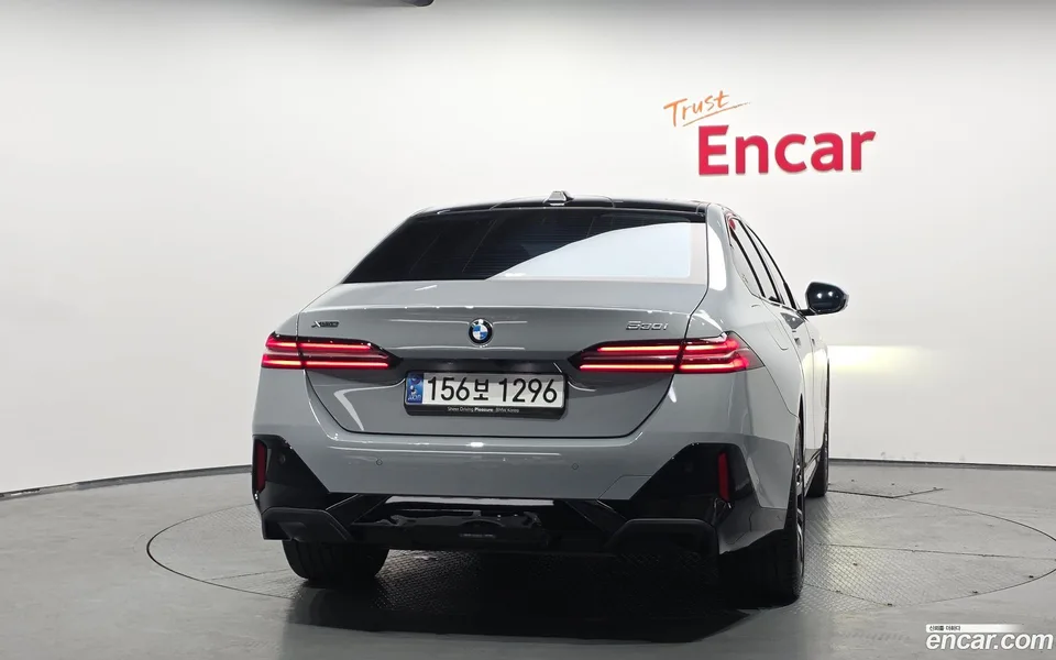 BMW 5 Series 530i xDrive M 2025 — thumbnail 4
