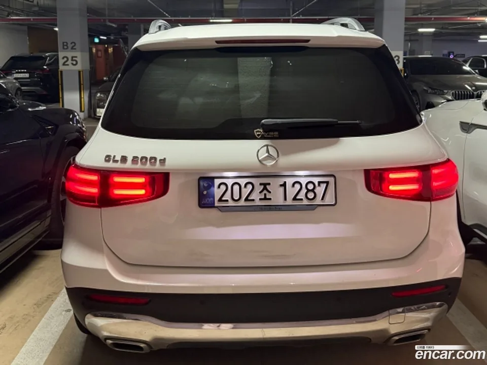 Mercedes-Benz GLB-Class GLB200 d 2023 — thumbnail 4
