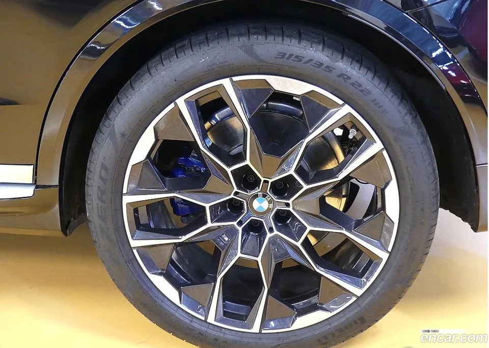 BMW X7 xDrive 40i M 6 2025 — thumbnail 2