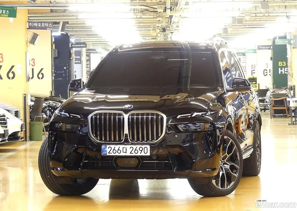 BMW X7 xDrive 40i M 6 2025 — thumbnail 3