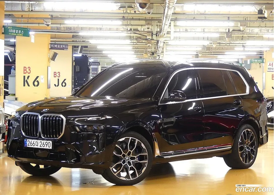 BMW X7 xDrive 40i M 6 2025 — photo 1, buy with delivery to Moscow