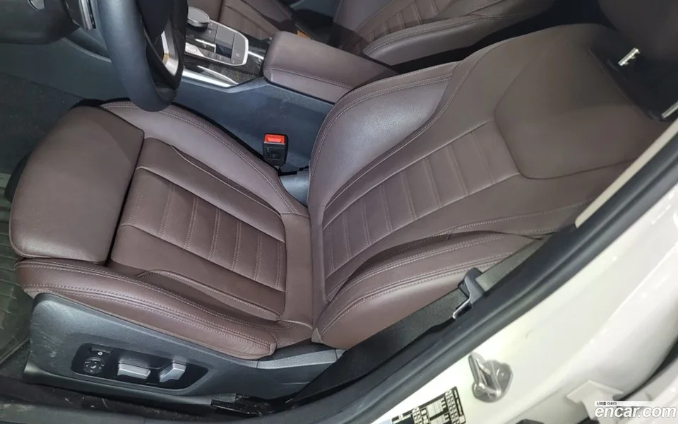 BMW 3 Series 320i 2022 — thumbnail 2
