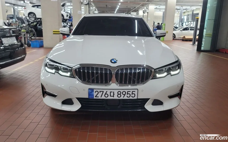 BMW 3 Series 320i 2022 — thumbnail 3