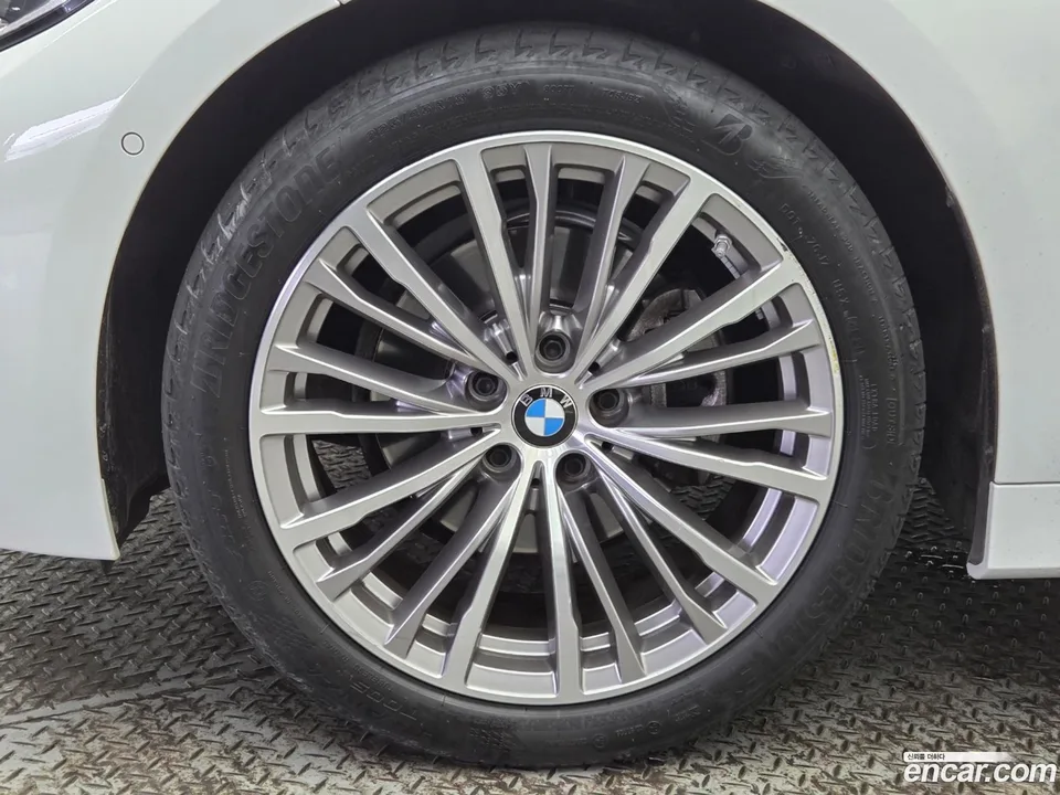 BMW 3 Series 320i 2022 — thumbnail 5