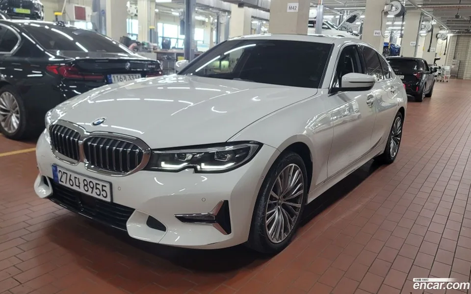 BMW 3 Series 320i 2022 — photo 1, buy with delivery to Moscow