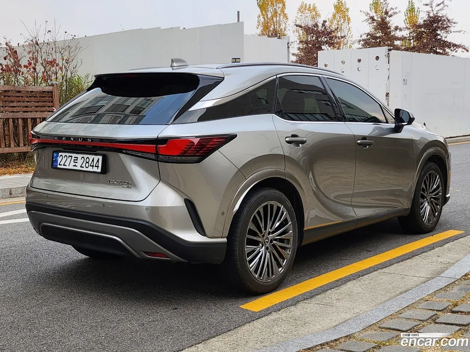 Lexus RX 350h 2023 — thumbnail 2