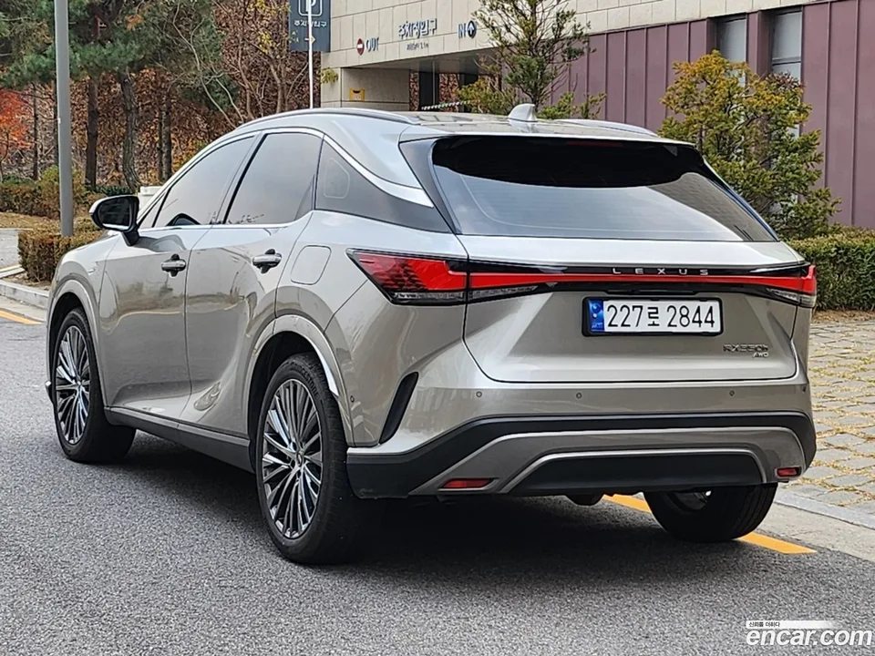 Lexus RX 350h 2023 — thumbnail 4