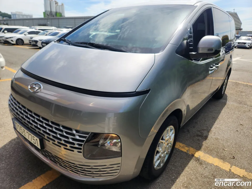 Hyundai Staria 11 2023 — thumbnail 3