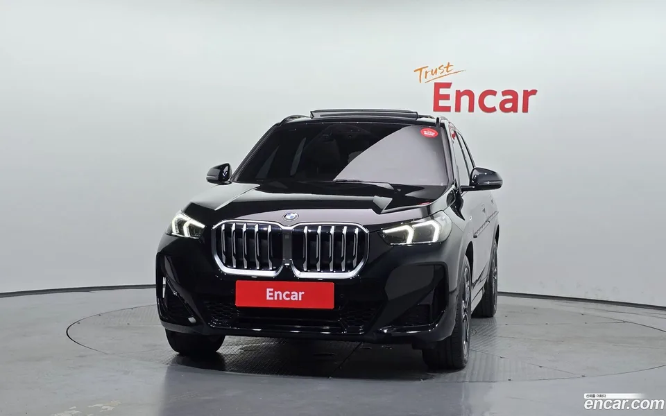 BMW X1 xDrive 20i M 2023 — thumbnail 3