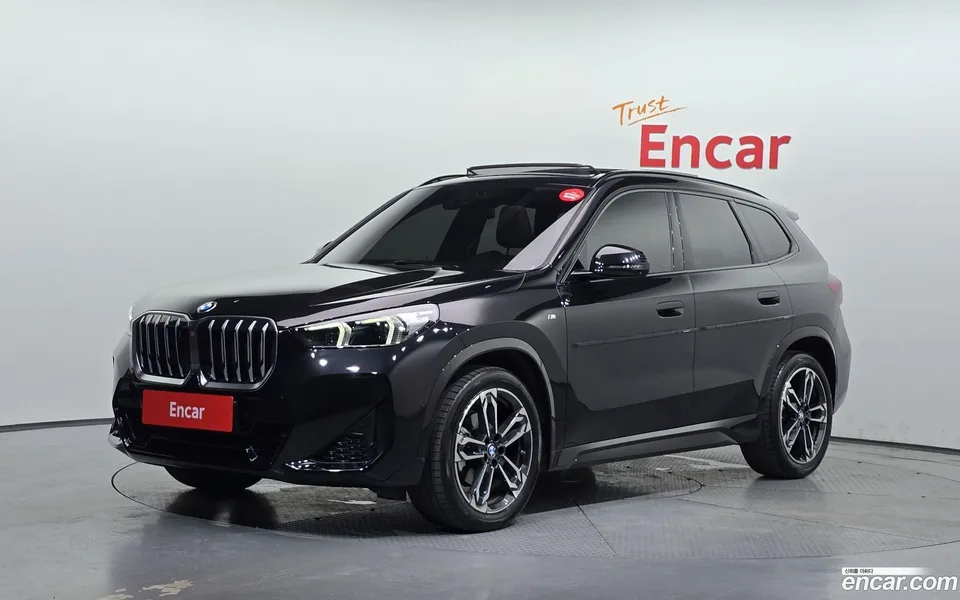 BMW X1 xDrive 20i M 2023 — photo 1, buy with delivery to Moscow