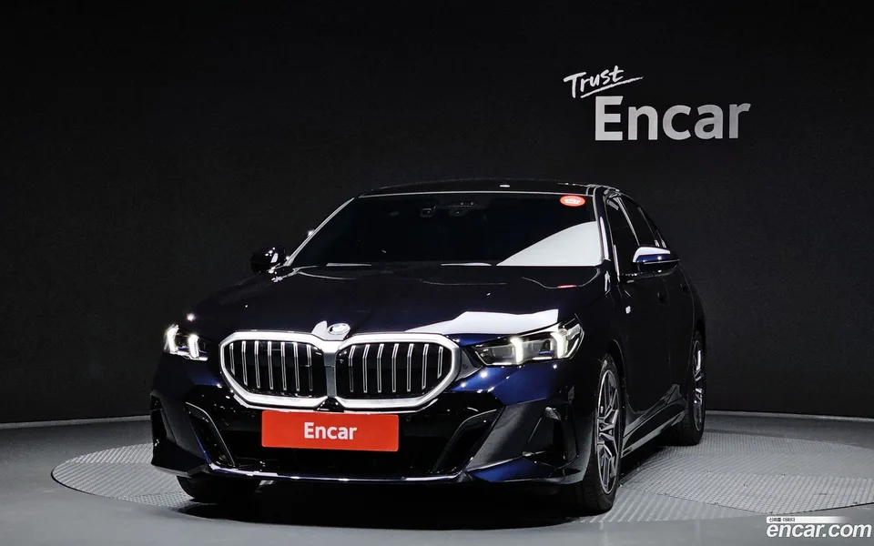 BMW 5 Series 520i M 2024 — thumbnail 3