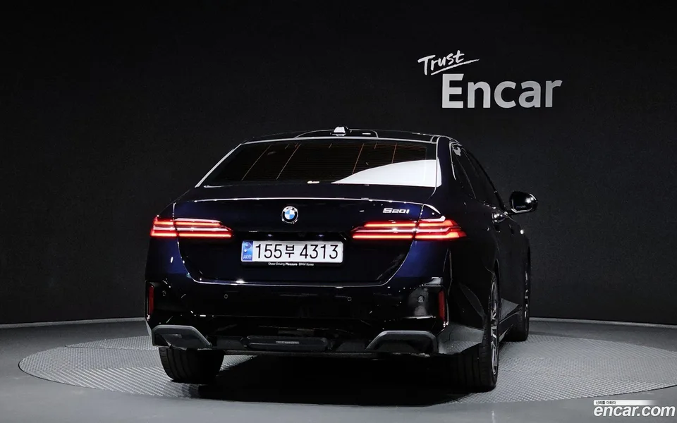 BMW 5 Series 520i M 2024 — thumbnail 4