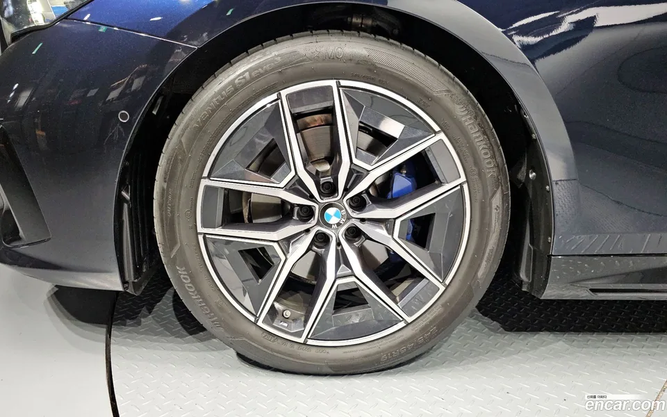 BMW 5 Series 520i M 2024 — thumbnail 5