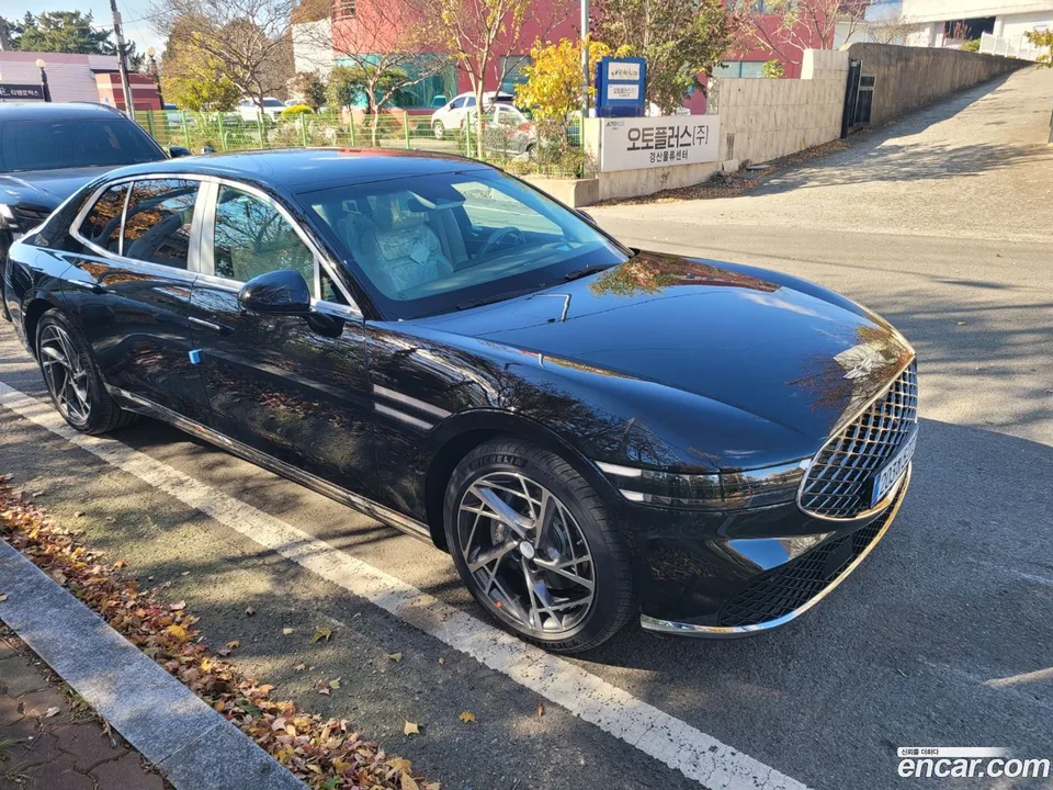 Genesis G90 3.5 AWD 2025 — thumbnail 2