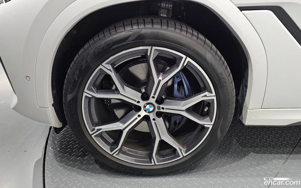 BMW X6 xDrive40i M 2023 — thumbnail 2