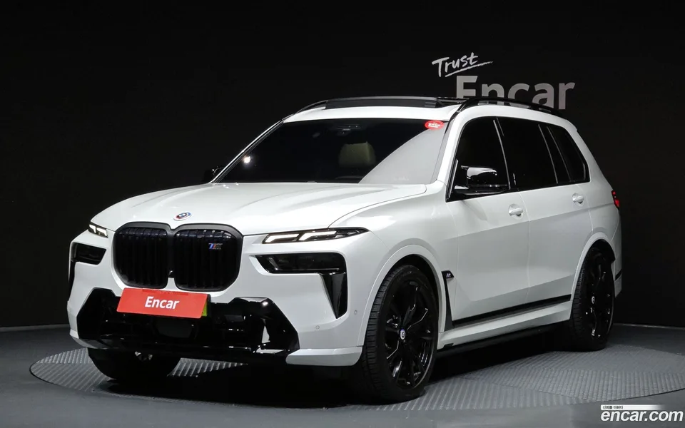 BMW X7 M60i xDrive M 6 2023 — photo 1, buy with delivery to Moscow