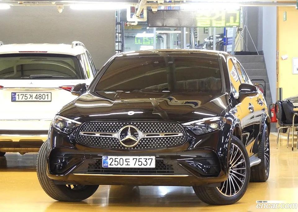 Mercedes-Benz GLC-Class GLC300 4MATIC 2024 — thumbnail 3