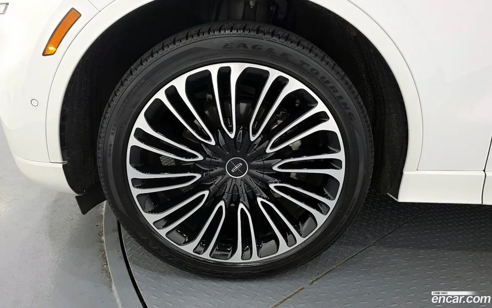 Lincoln Aviator 3.0 AWD 2023 — thumbnail 2