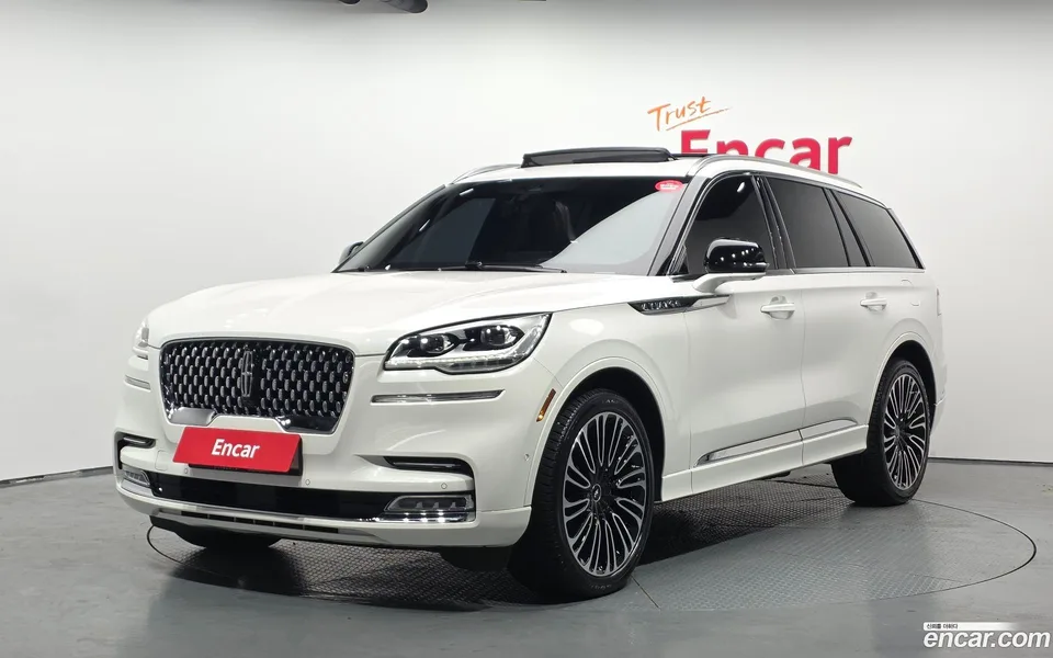 Lincoln Aviator 3.0 AWD 2023 — photo 1, buy with delivery to Moscow
