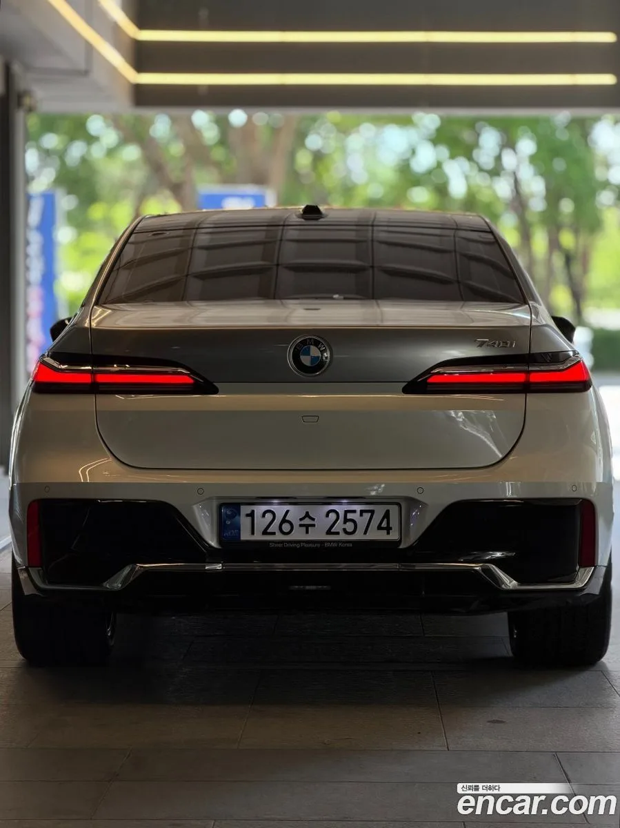 BMW 7 Series 740i sDrive M 2023 — thumbnail 4
