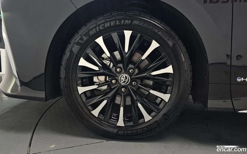 Toyota Alphard 2.5 HEV AWD 2025 — thumbnail 2