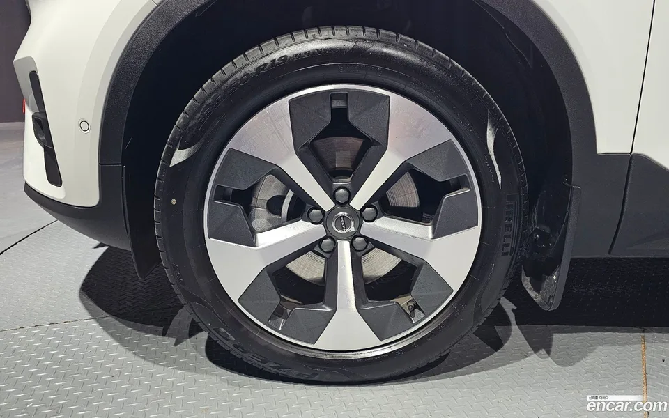 Volvo XC40 B4 2023 — thumbnail 5