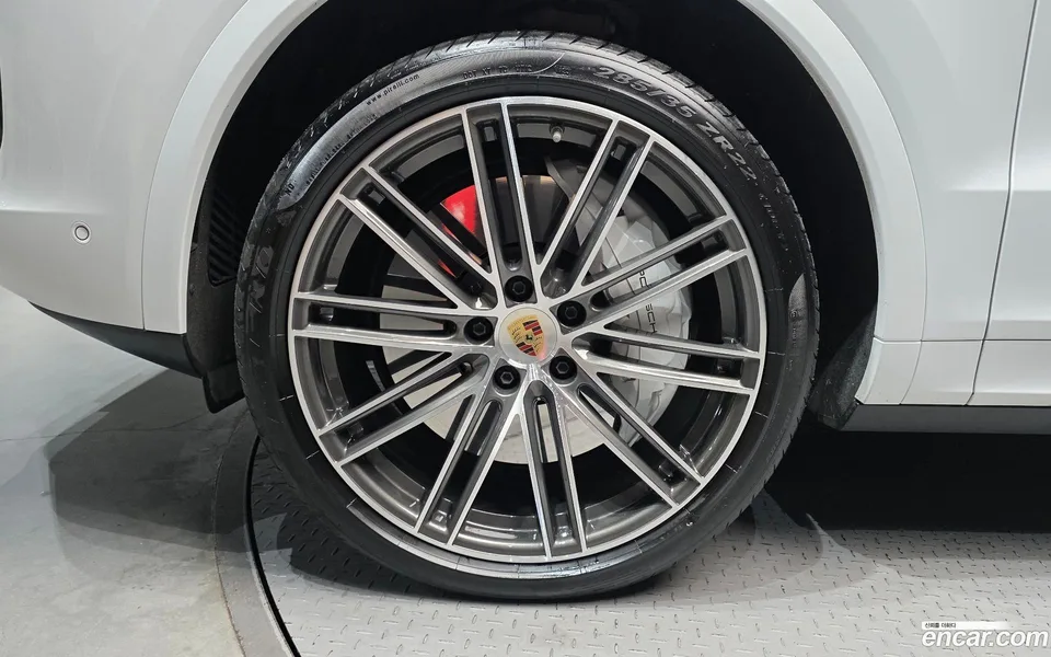 Porsche Cayenne 4.0 2023 — thumbnail 5