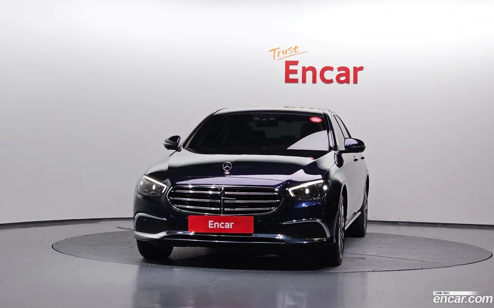 Mercedes-Benz E-Class E300e 4MATIC 2023 — thumbnail 3